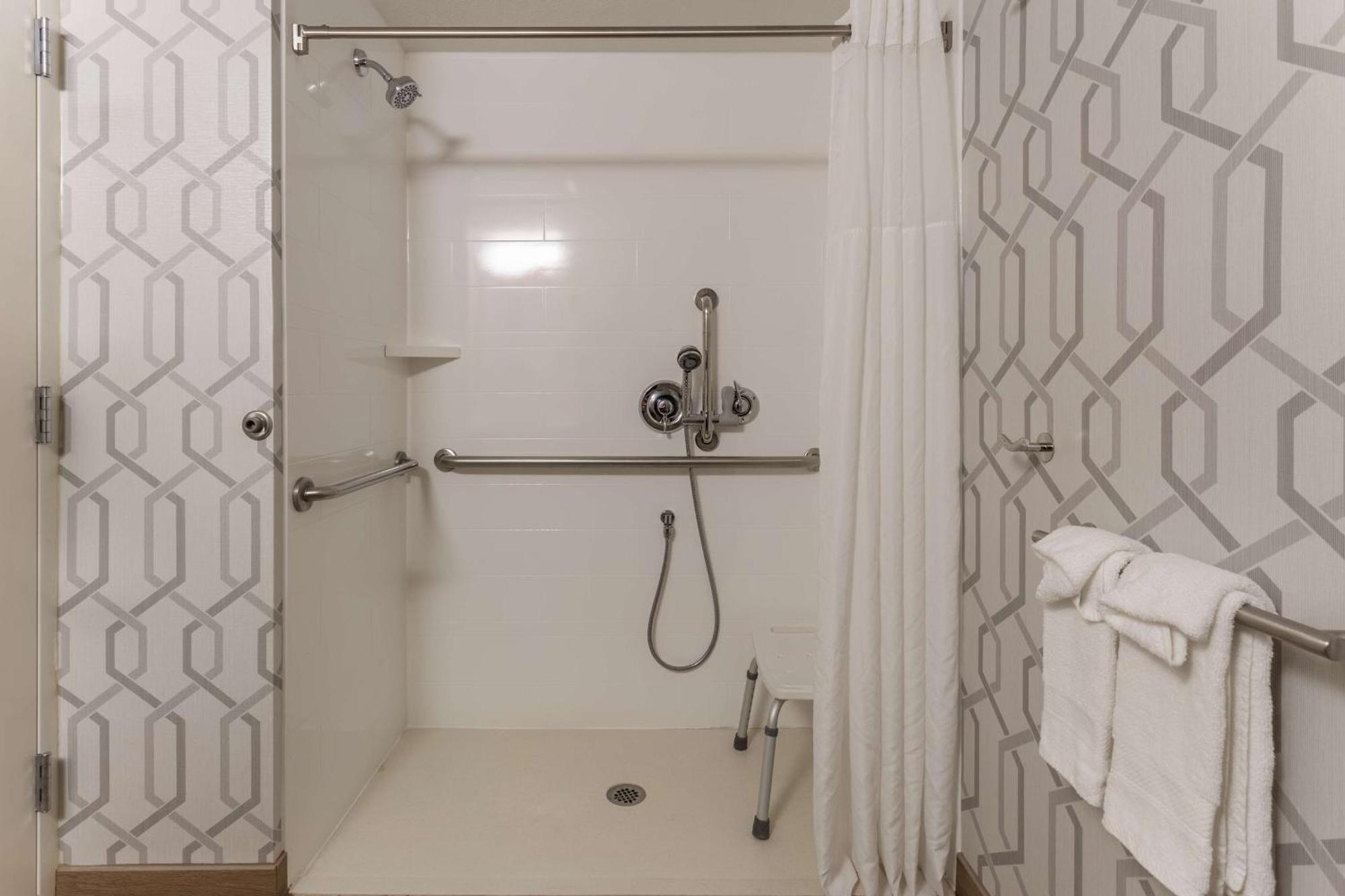 Hampton Inn Madison East Towne Mall Area Extérieur photo
