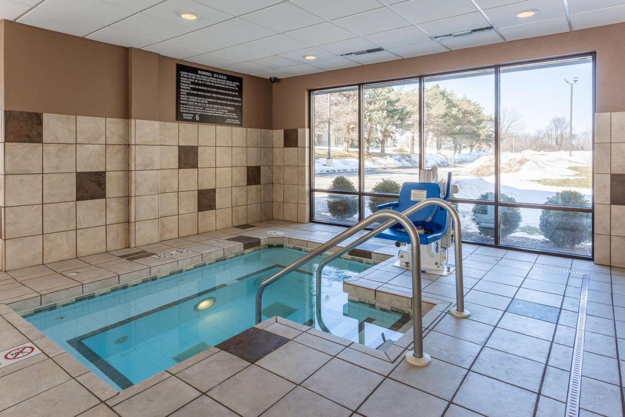 Hampton Inn Madison East Towne Mall Area Extérieur photo