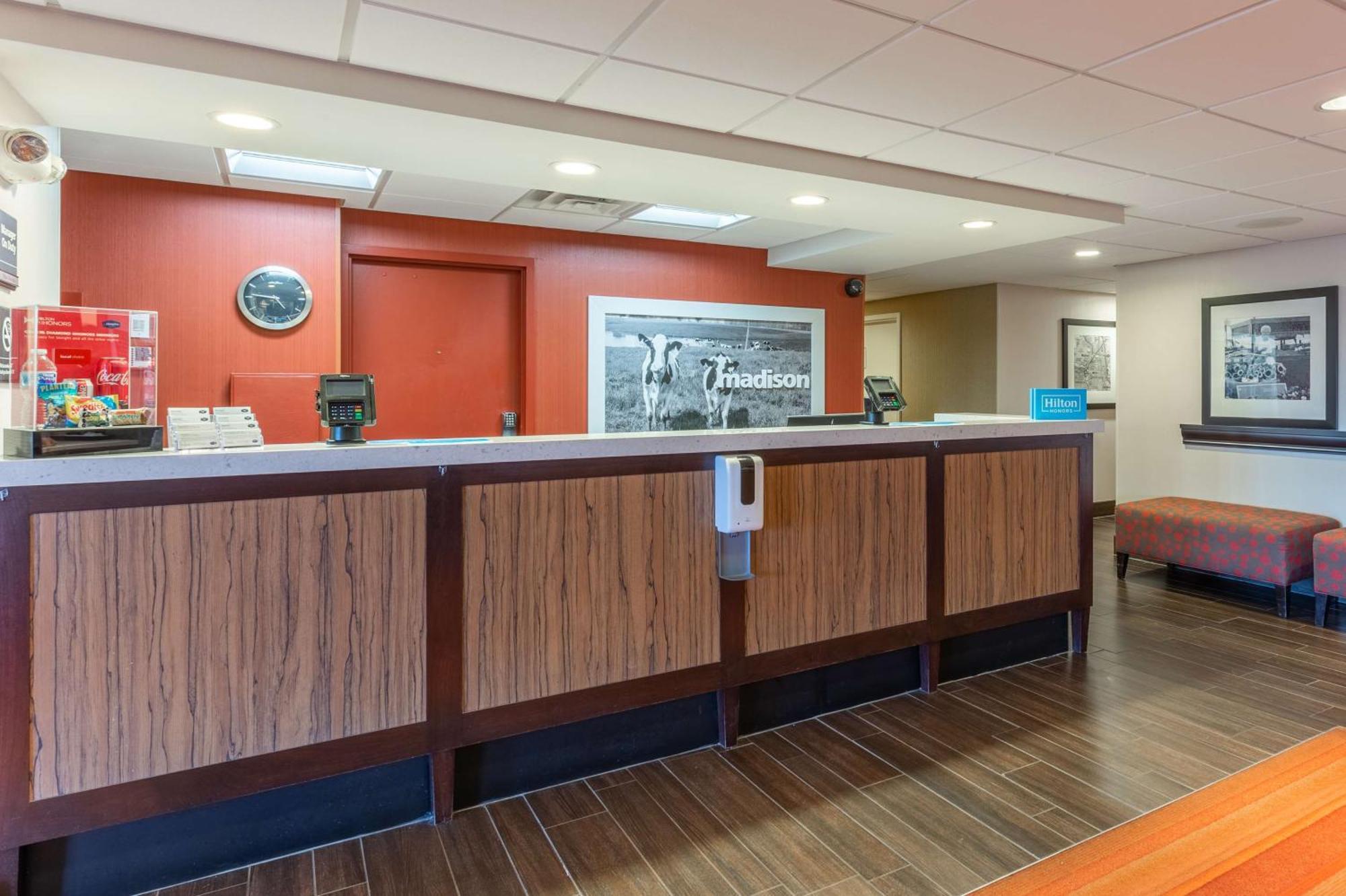 Hampton Inn Madison East Towne Mall Area Extérieur photo