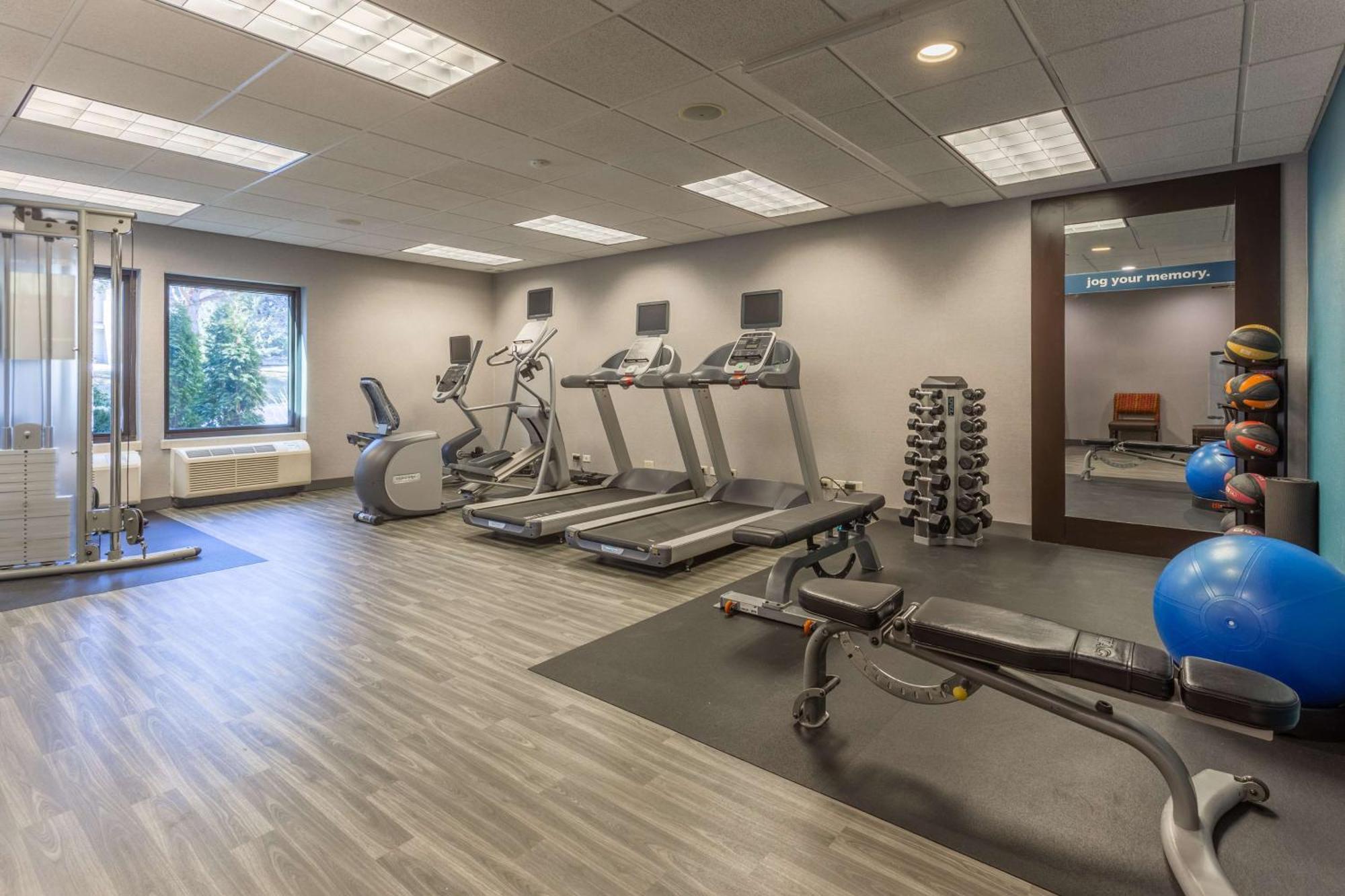 Hampton Inn Madison East Towne Mall Area Extérieur photo