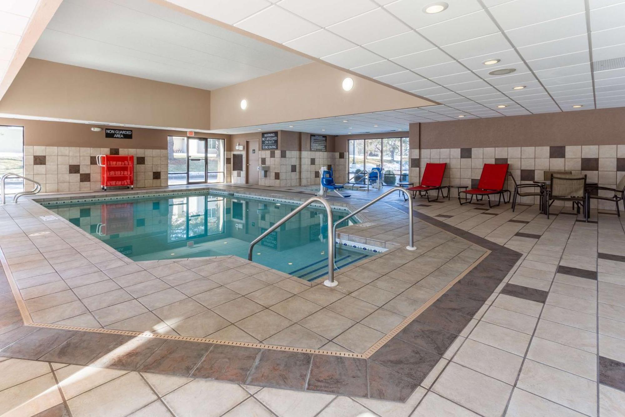 Hampton Inn Madison East Towne Mall Area Extérieur photo