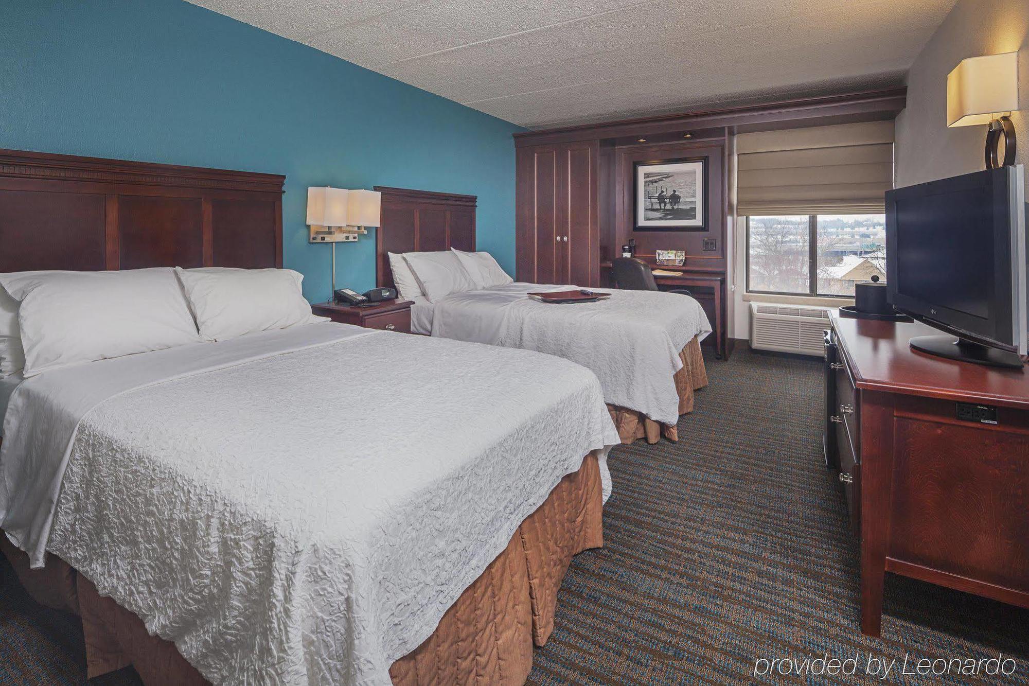 Hampton Inn Madison East Towne Mall Area Extérieur photo